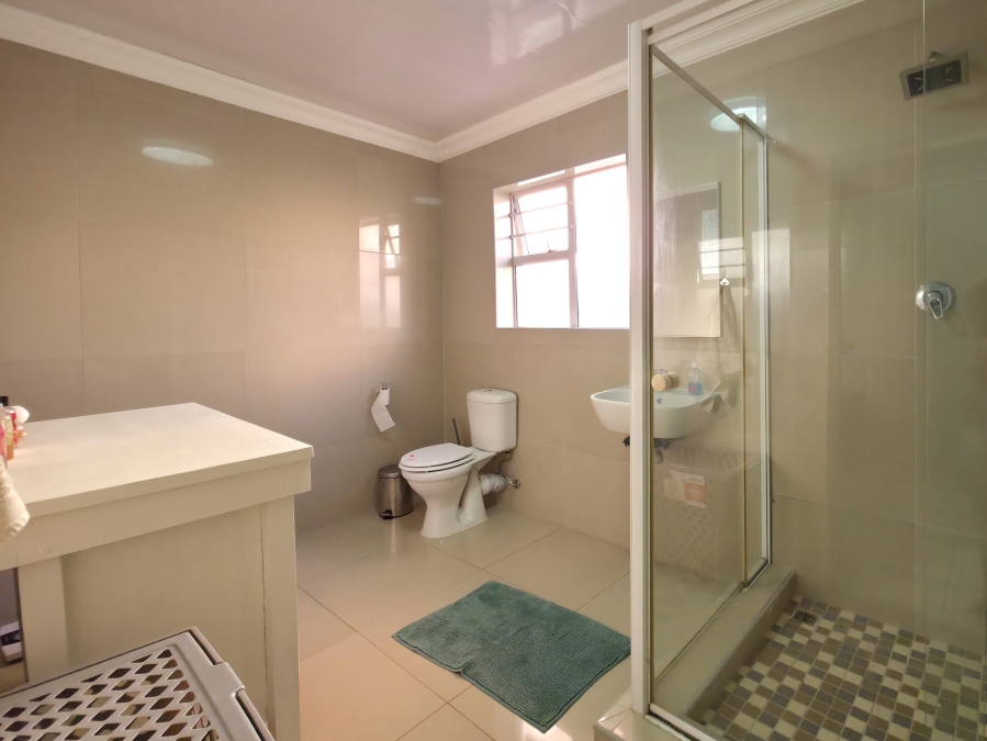 5 Bedroom Property for Sale in Hawston Western Cape